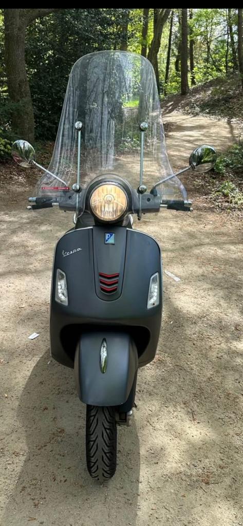 Vespa gts 300 2de eigenaar! 9 duizend kilometer! Topstaat