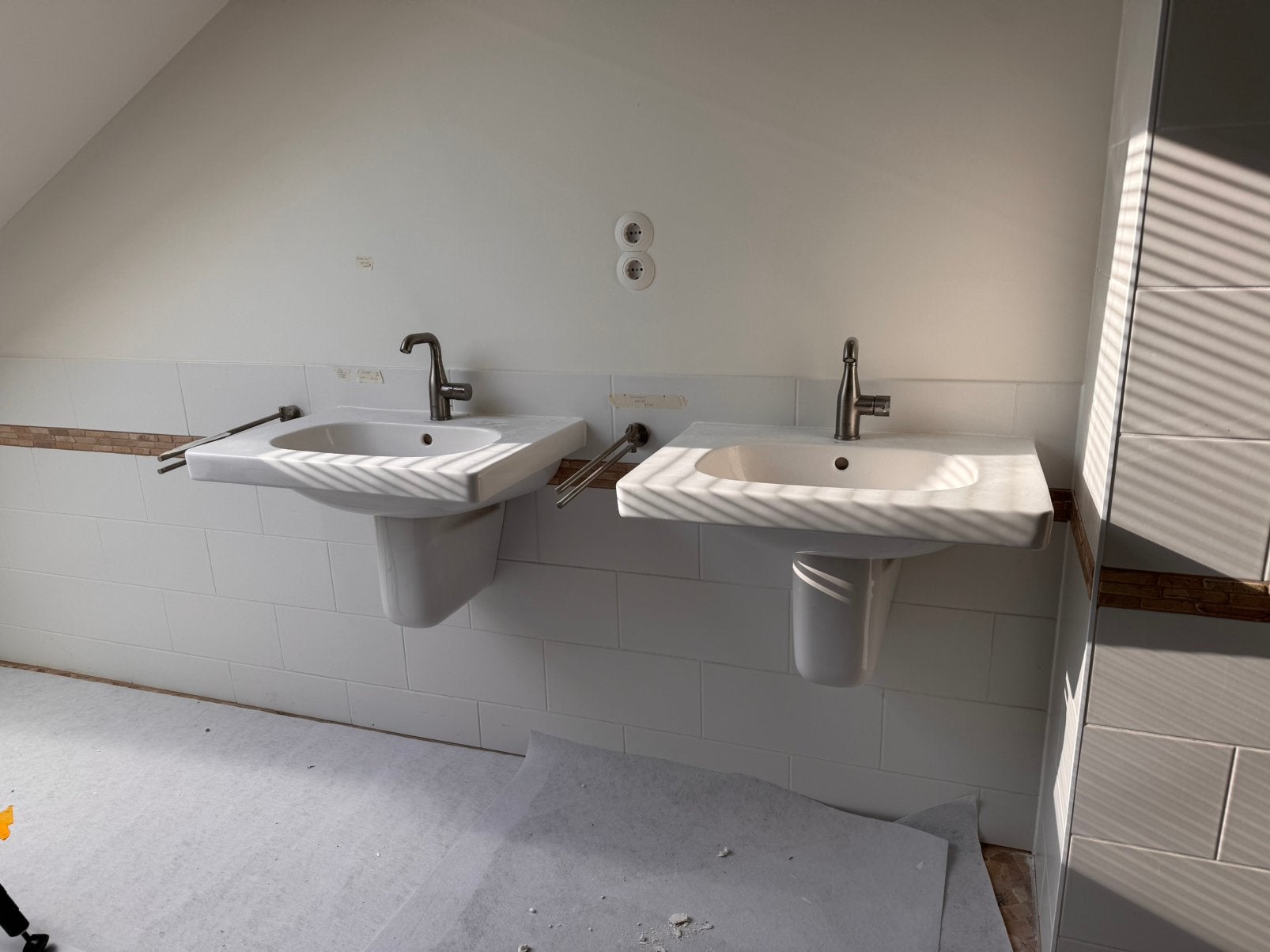 2x Wastafel Duravit D-Neo, Grohe essence, Ophalen, Zo goed als nieuw, Rvs, Wastafel