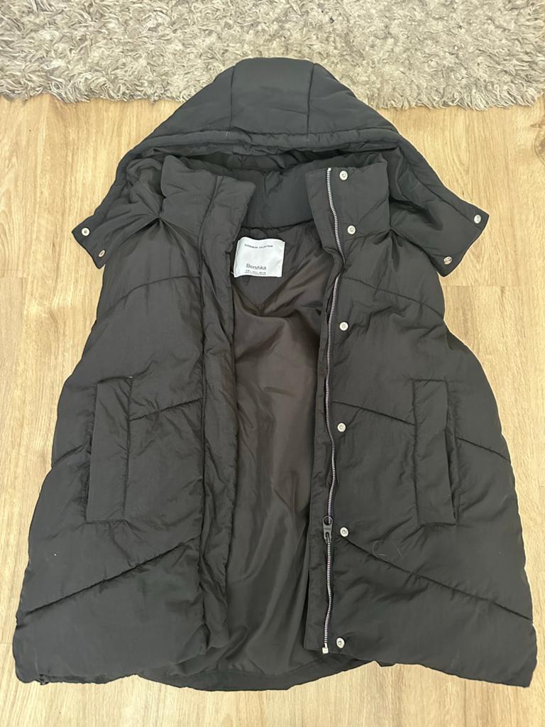 Bershka bodywarmer met Capuchon, Ophalen of Verzenden, Zo goed als nieuw, Maat 42/44 (L), Zwart