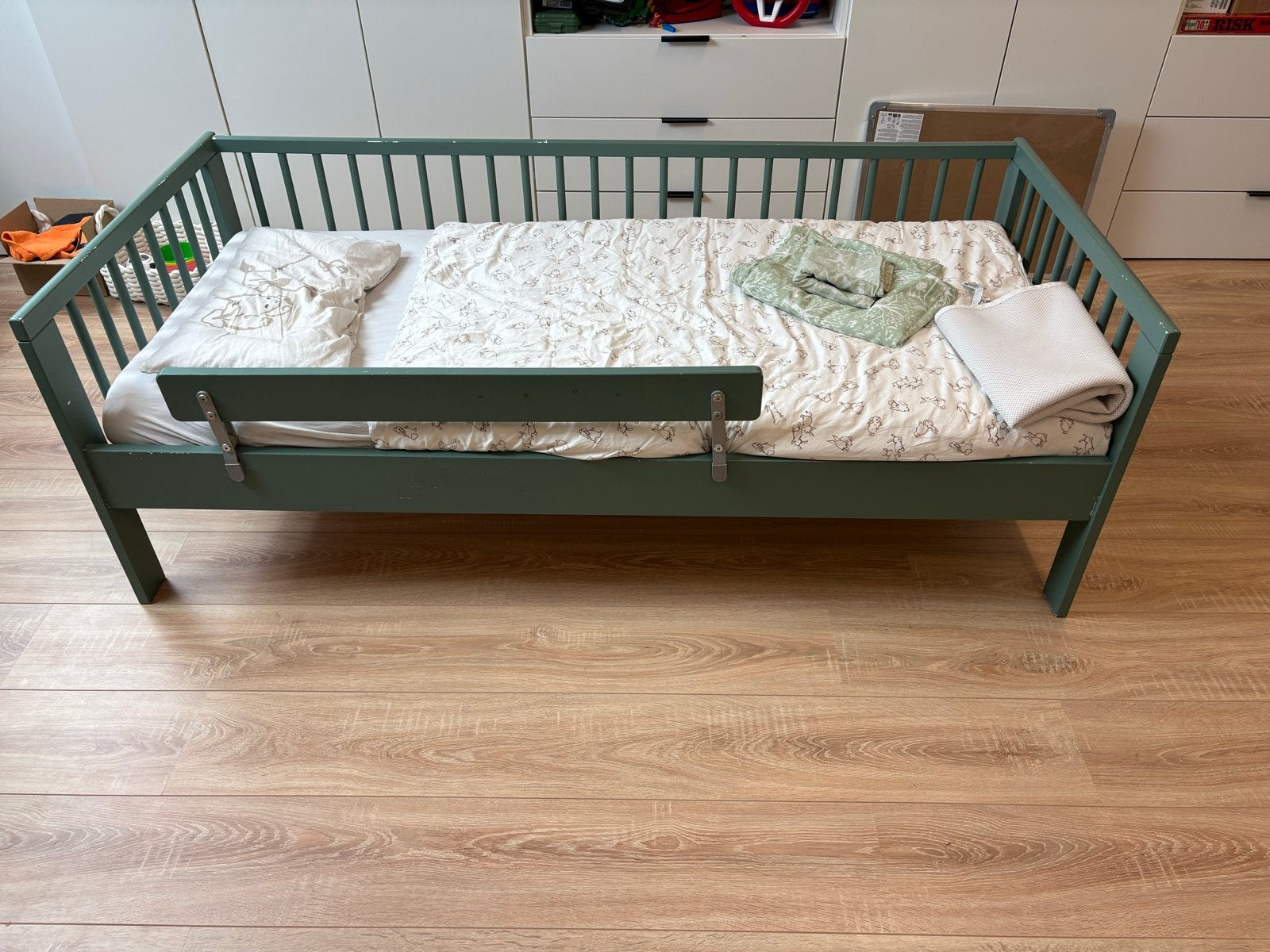 Peuterbed IKEA 70x160 met dekbed, kussen en hoezen, Huis en Inrichting, Ophalen, Gebruikt, 190 cm of minder, Groen