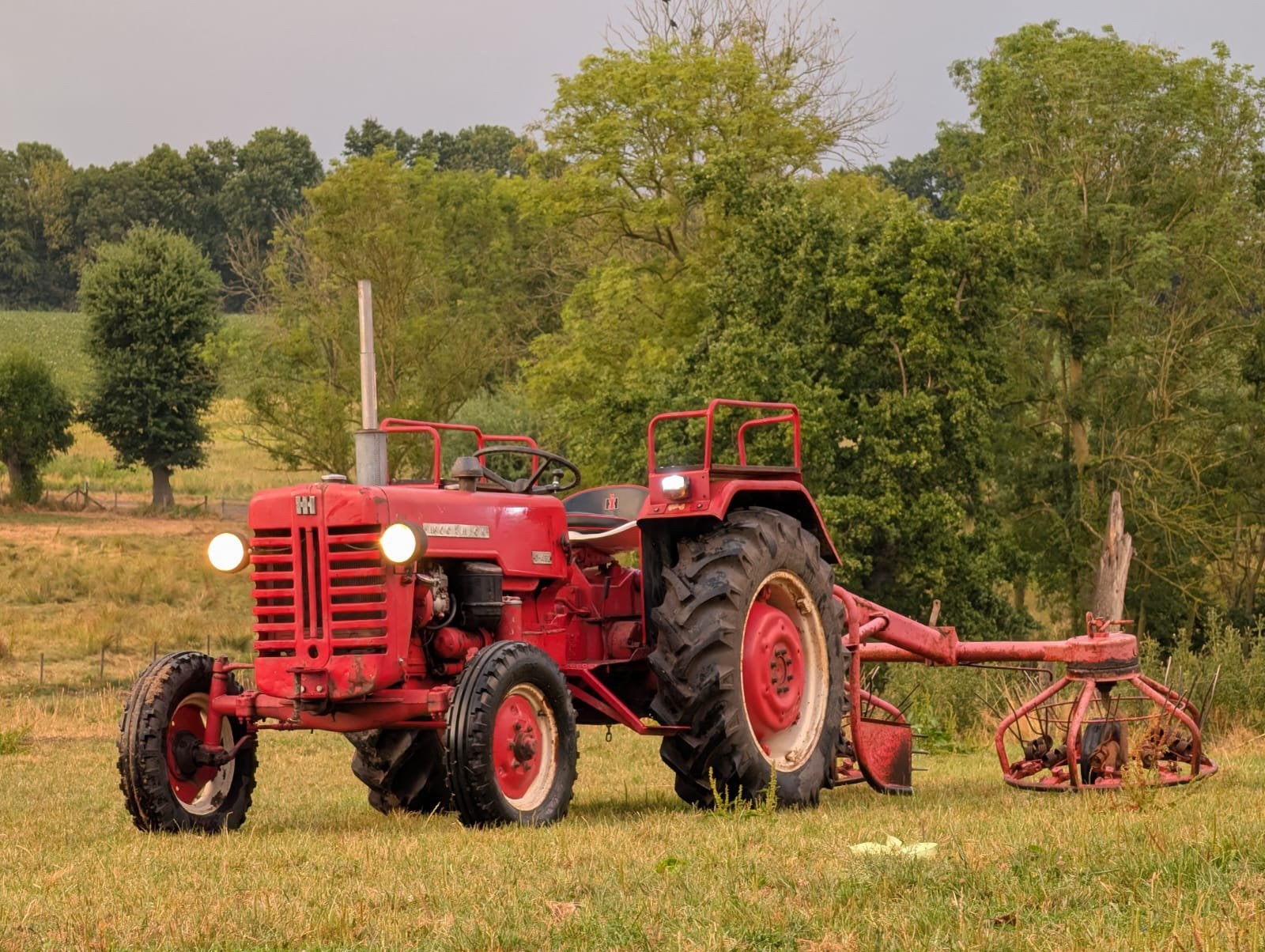 Mc cormick D-432 met kenteken  en pz hooischudder, Ophalen, Tot 2500, Oldtimer, McCormick