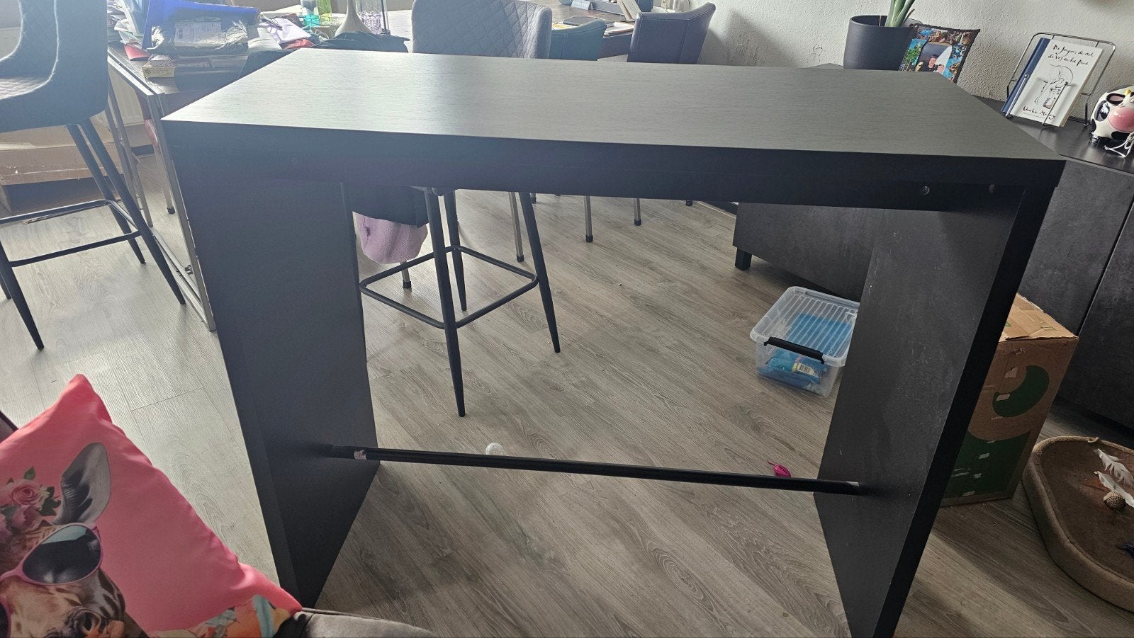 Bartafel en 2 barkrukken met rugleuning en voetsteun, Huis en Inrichting, Barkrukken, Ophalen, Met voetsteun, Zo goed als nieuw
