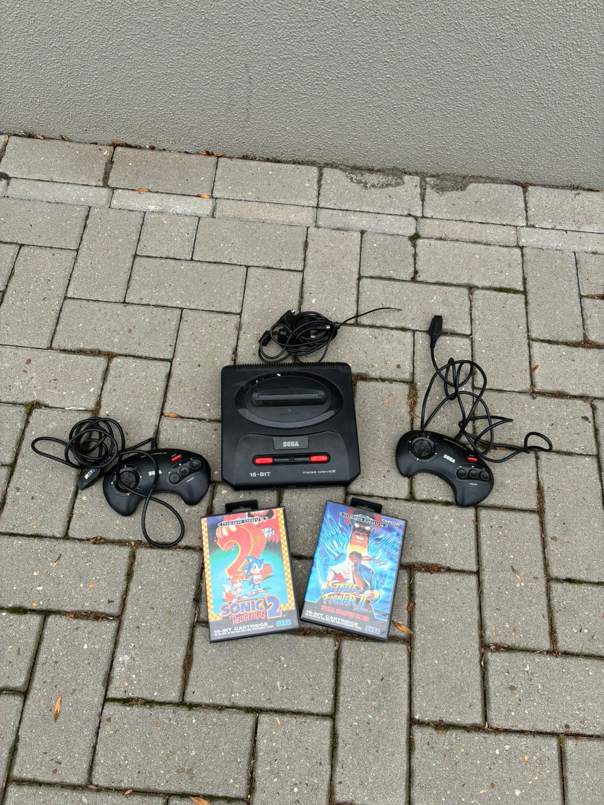 Sega mega drive II, Ophalen of Verzenden, Zo goed als nieuw, Met 2 controllers, Mega Drive