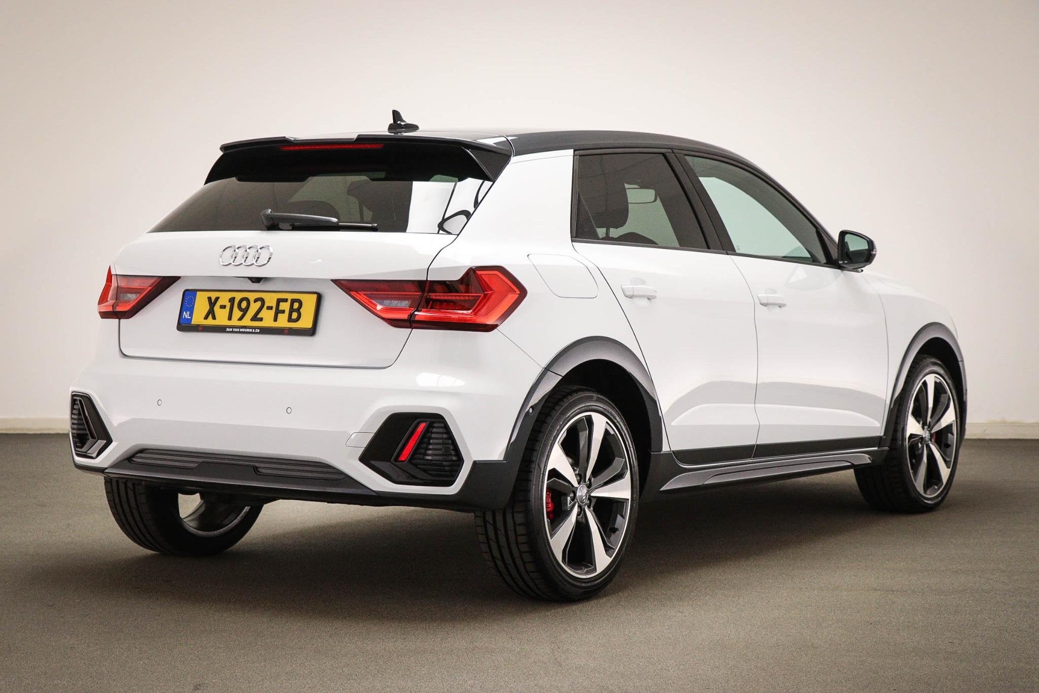 Audi A1 citycarver 30 TFSI epic | LED | ACC | STOELVERWARMIN, Auto's, Audi, Stof, Met garantie (alle), 116 pk, Bedrijf
