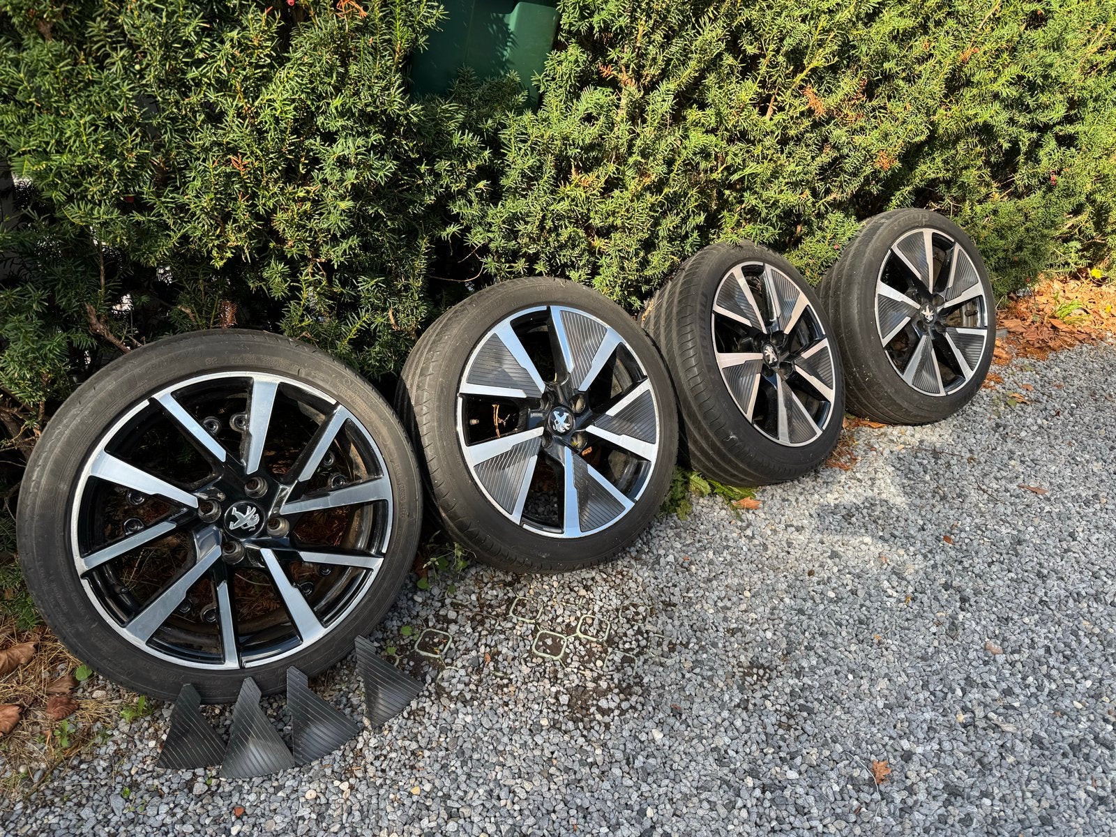 Peugeot 208 GT velgen met Michelin Primacy 4 zomerbanden, Ophalen, Gebruikt, Banden en Velgen, 17 inch