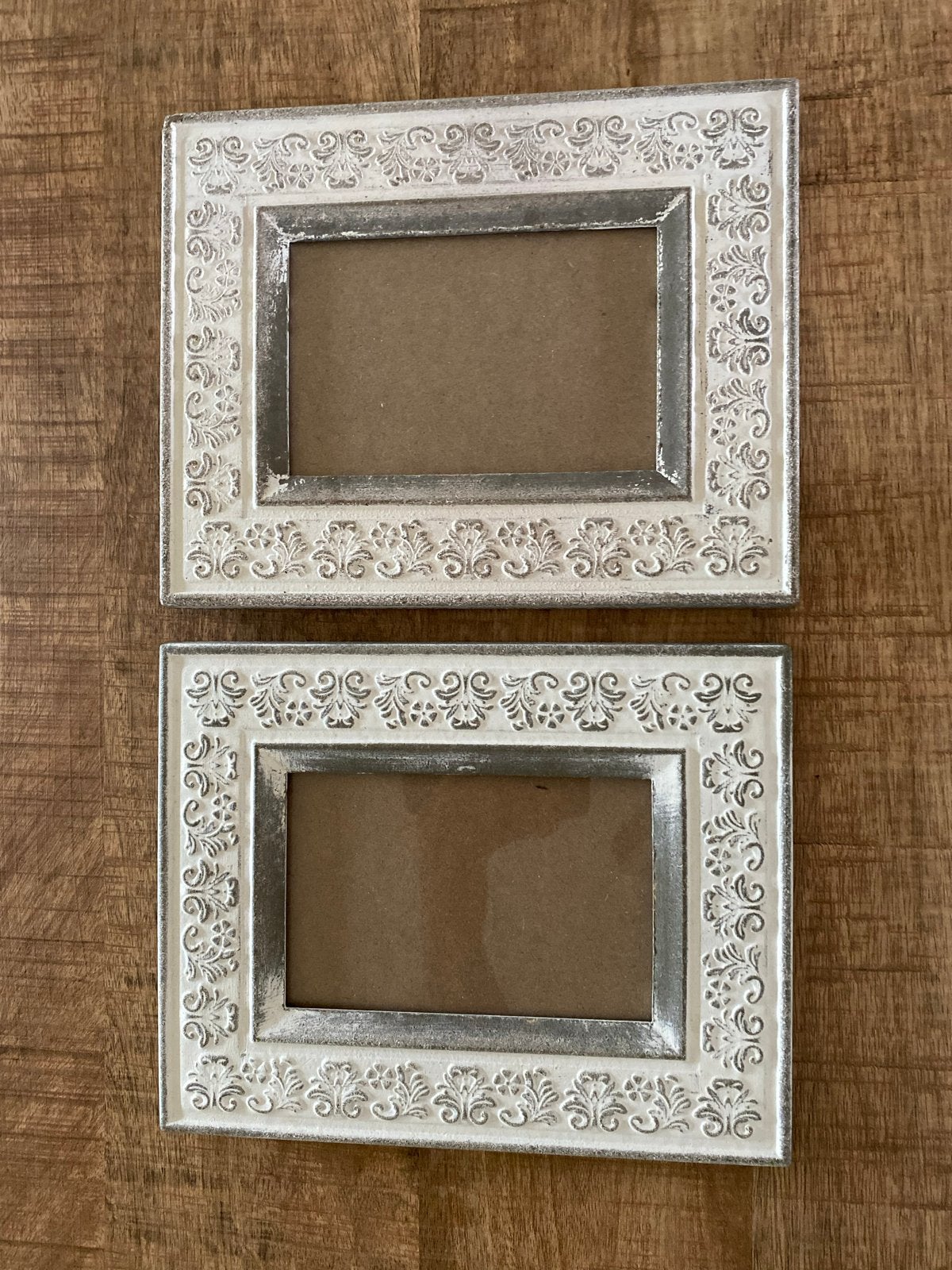 Set van 2 sierlijke fotolijstjes - wit/zilver, Audio, Tv en Foto, Fotografie | Fotolijsten, Zo goed als nieuw, Standaard fotolijst