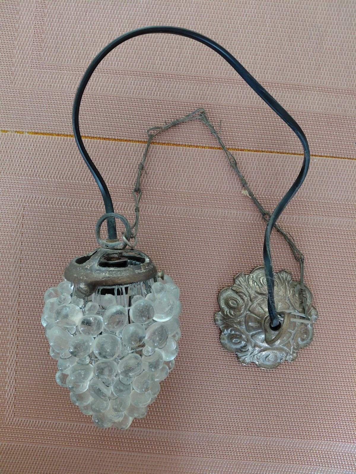Bijzonder oud Druiventros- vormig hanglampje. Merk: Zenza., Antiek en Kunst, Ophalen of Verzenden