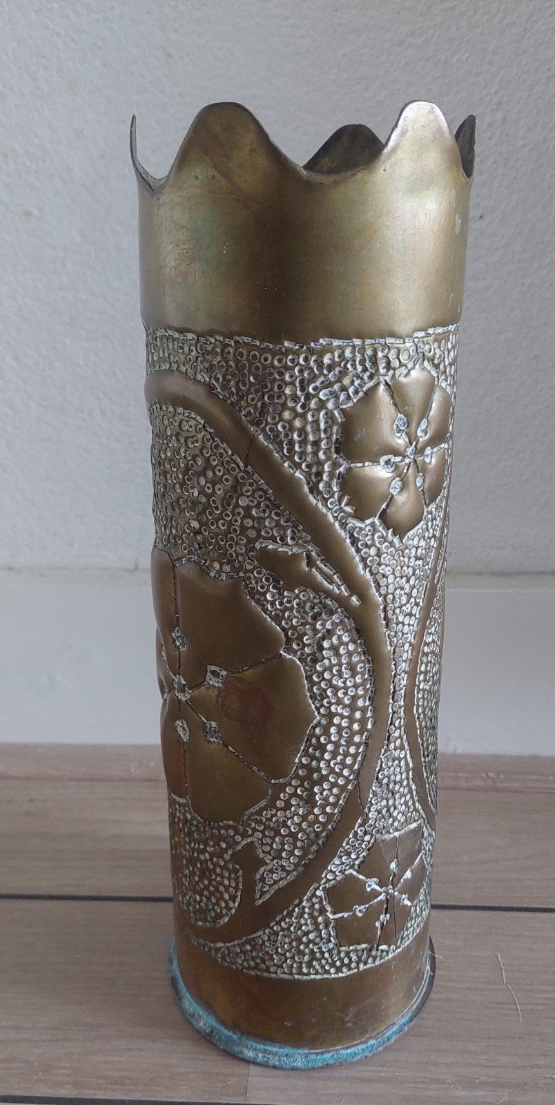 Unieke Trench Art bewerkte granaathuls met bloemmotief, Antiek en Kunst, Ophalen of Verzenden