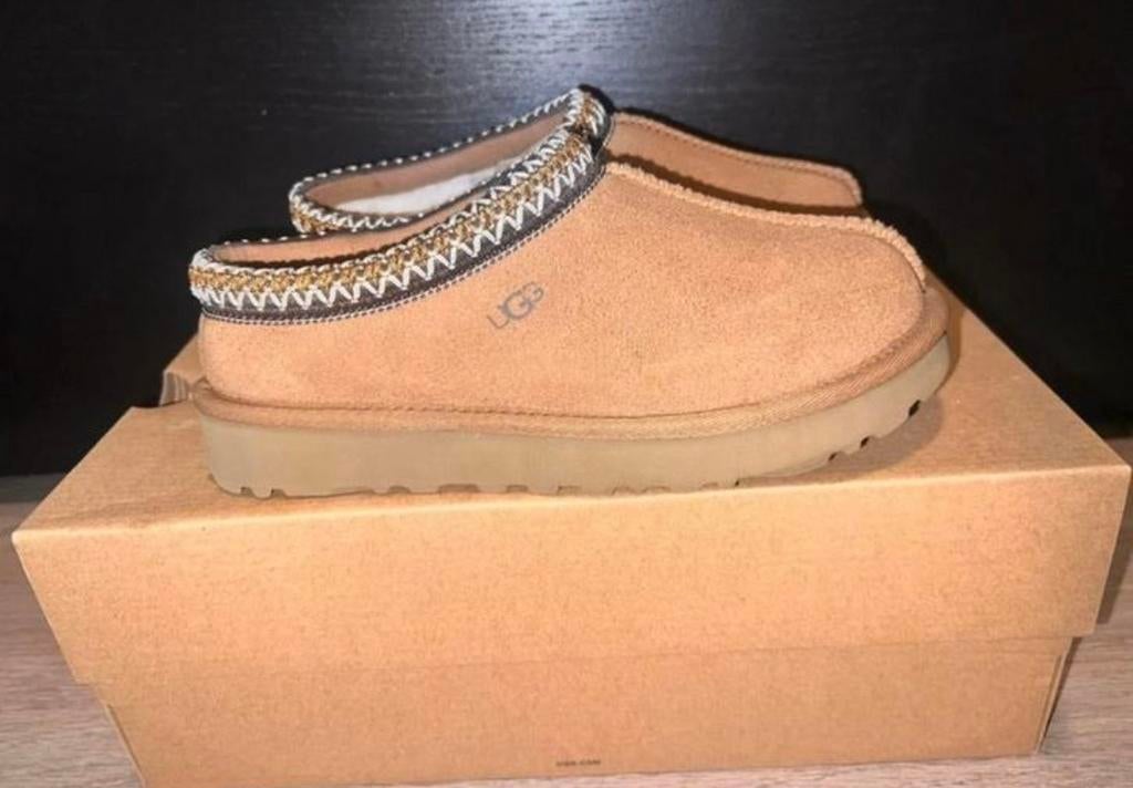 UGG Tasman Pantoffels, Chestnut , maat 36, Kleding | Dames, Schoenen, Zo goed als nieuw, Pantoffels of Sloffen, Bruin, Verzenden