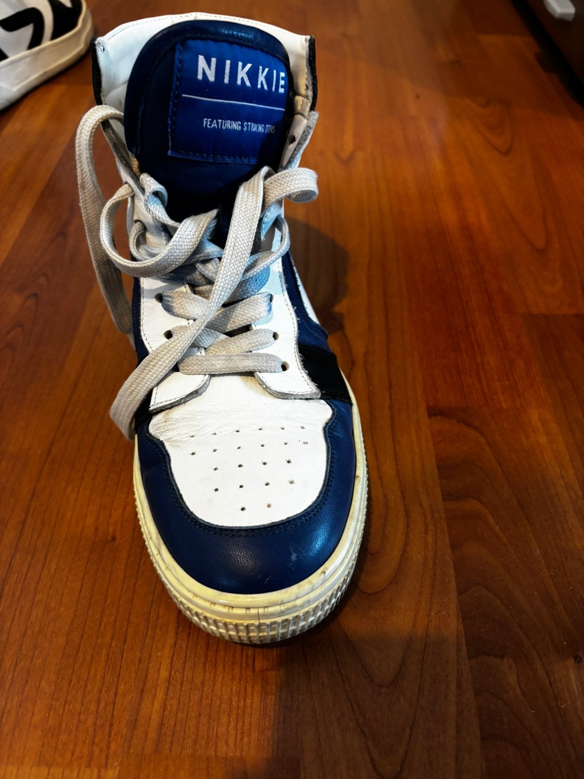 Blauw witte sneaker Nikki, Kleding | Dames, Ophalen of Verzenden, Zo goed als nieuw