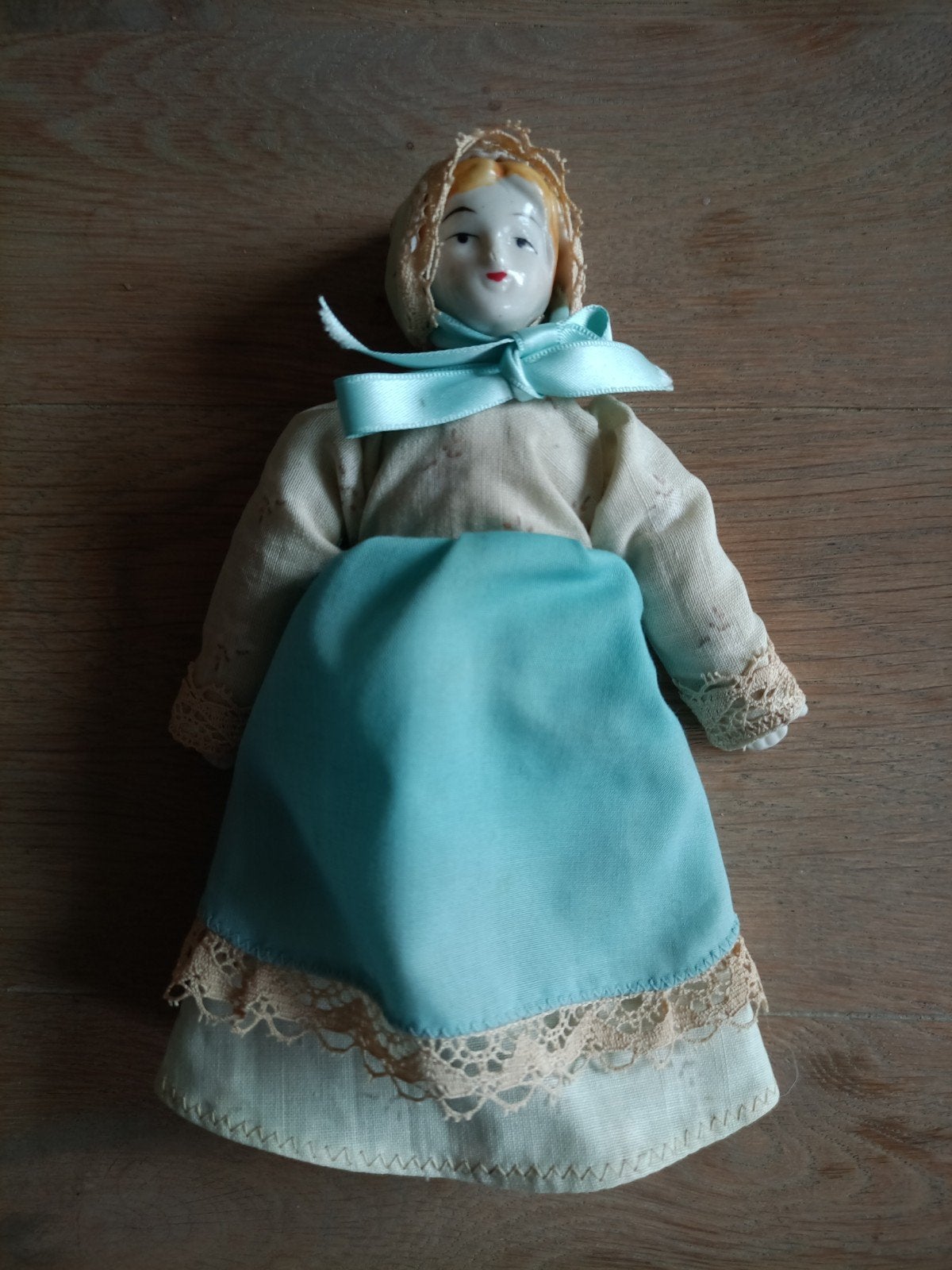 Vintage klederdracht pop, Verzamelen, Poppen, Ophalen of Verzenden, Gebruikt, Pop
