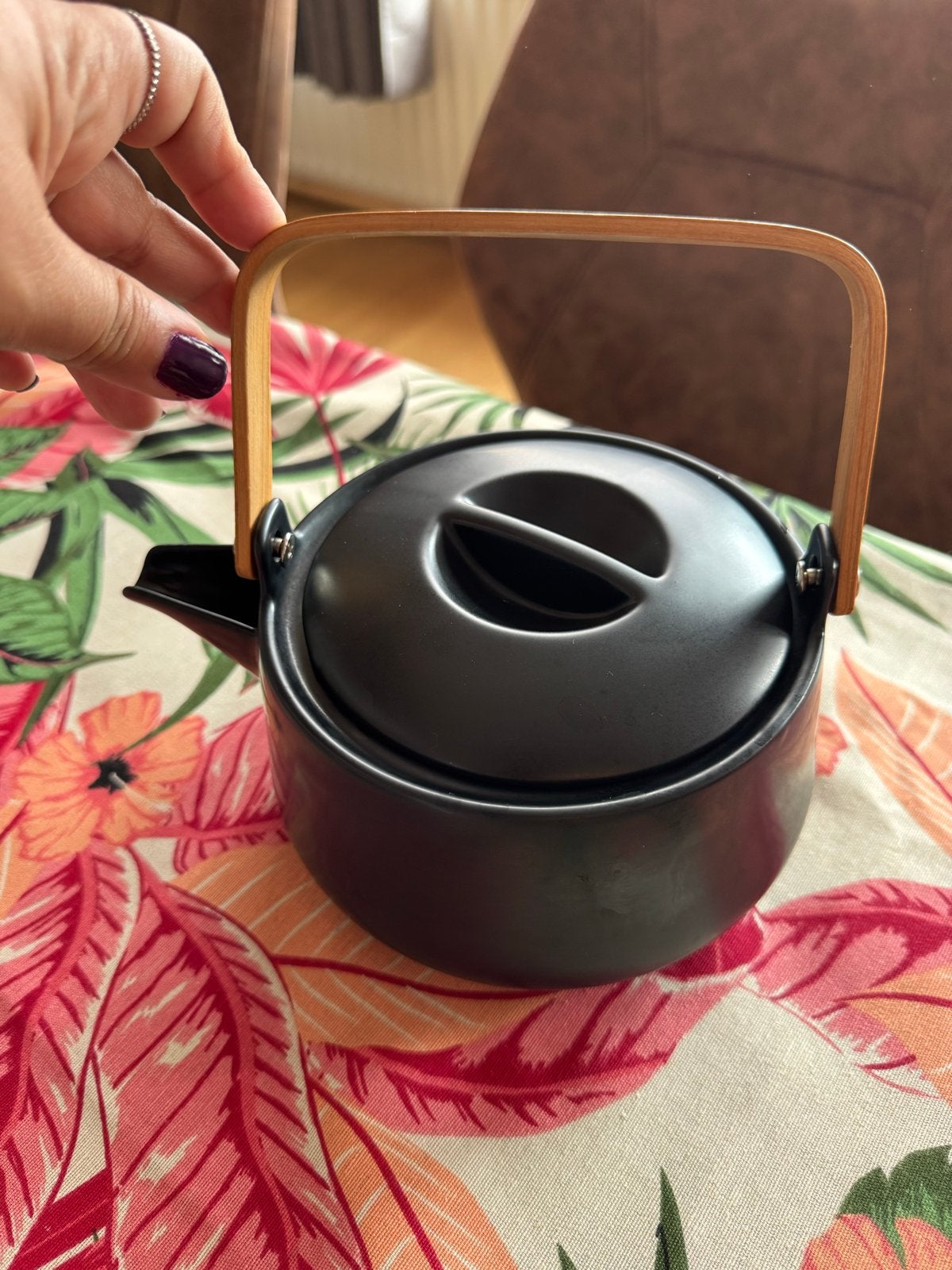 Black porcelain teapot bamboo handle - zwart theepot, Ophalen, Zo goed als nieuw, Zwart, Overige merken