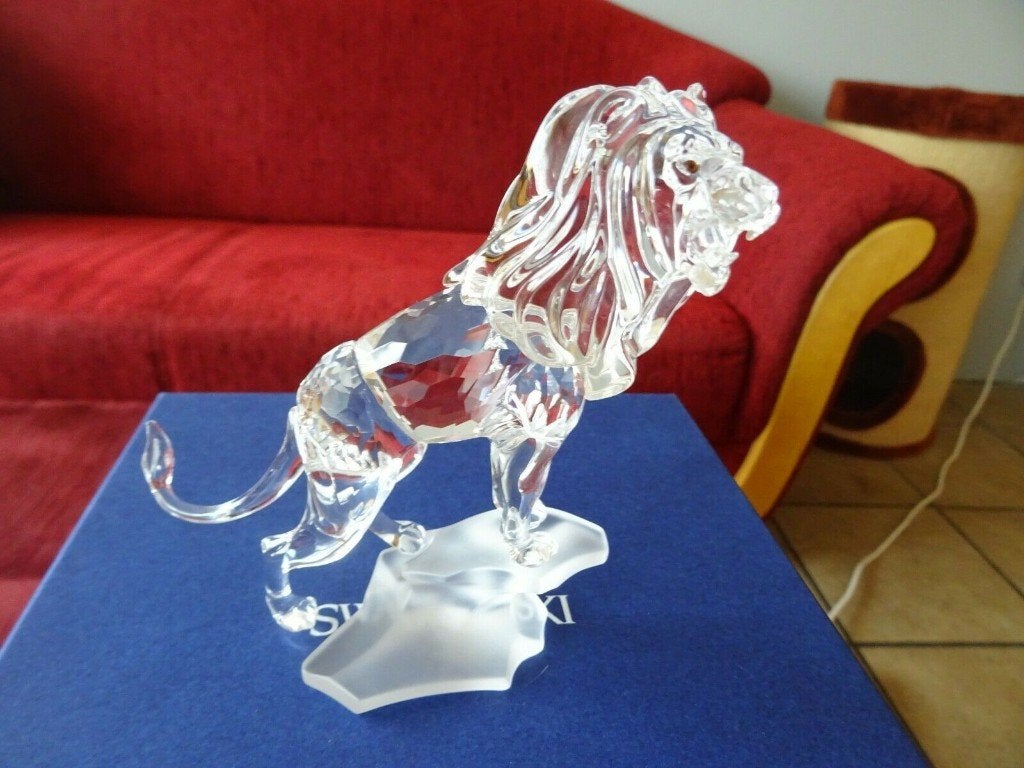Swarovski Leeuw op rots incl.doos en certificaat, Verzamelen, Swarovski, Ophalen of Verzenden, Nieuw, Figuurtje