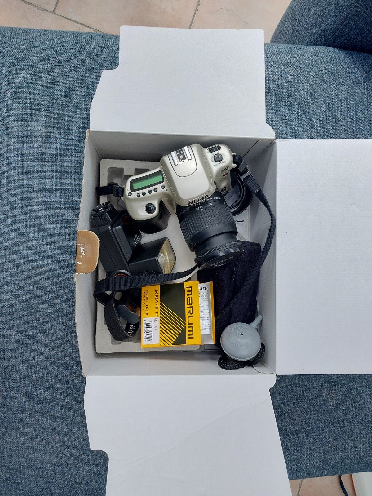 Nikon F70 spiegelreflexcamera met 2 lenzen en flitser, Audio, Tv en Foto, Fotocamera's Analoog, Ophalen, Zo goed als nieuw, Spiegelreflex
