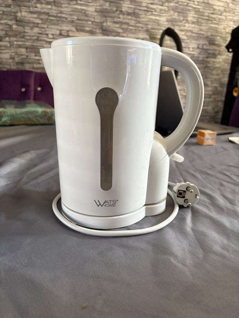 Wats's Home Waterkoker - Wit, 1.7L, 1 tot 2 liter, Ophalen of Verzenden, Zo goed als nieuw, Draadloos