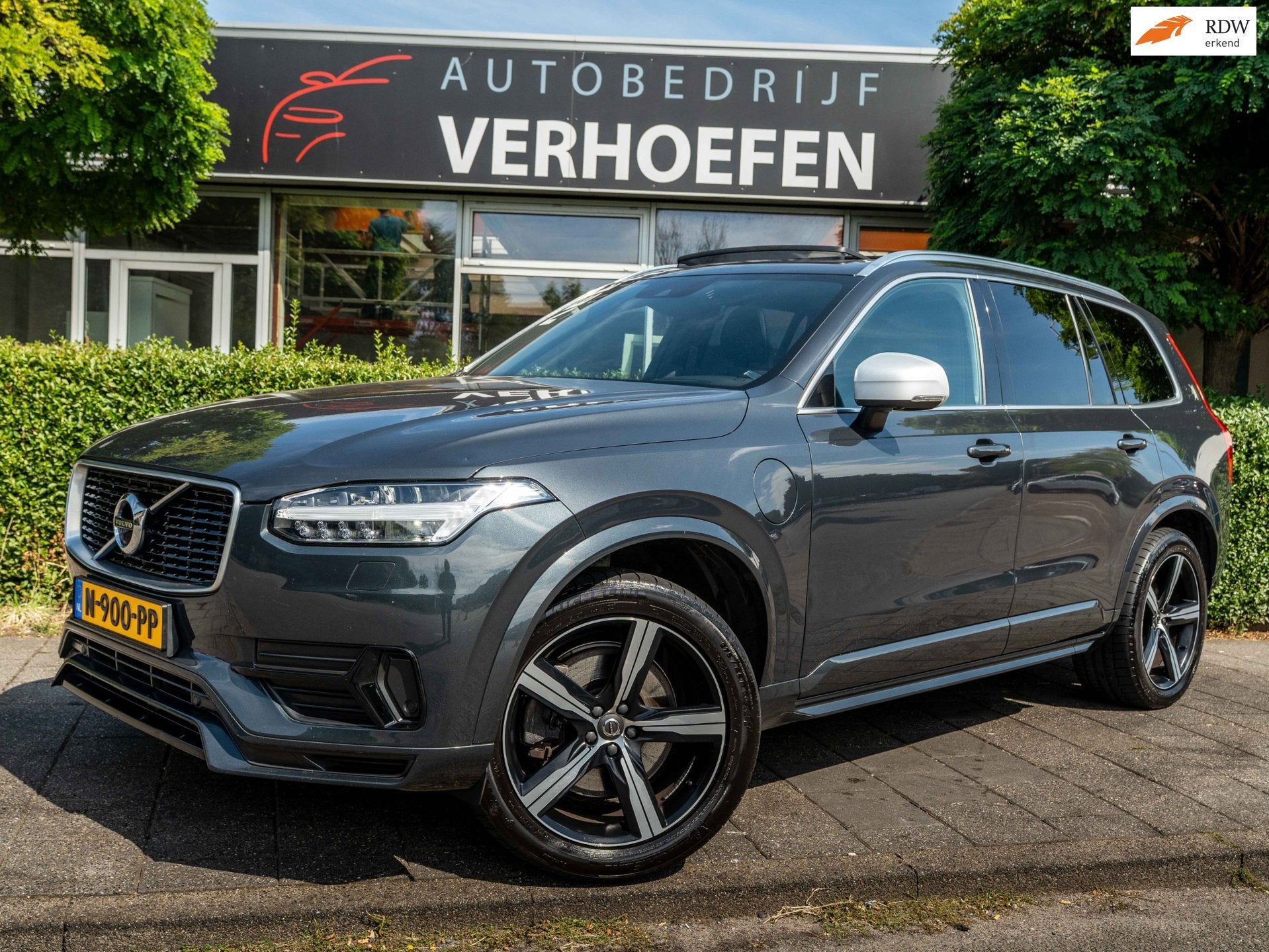 Volvo XC90 2.0 T8 Twin Engine AWD R-DESIGN | 7 PERS | PANORA, Auto's, Dealer onderhouden, Gebruikt, 1969 cc, 7 stoelen