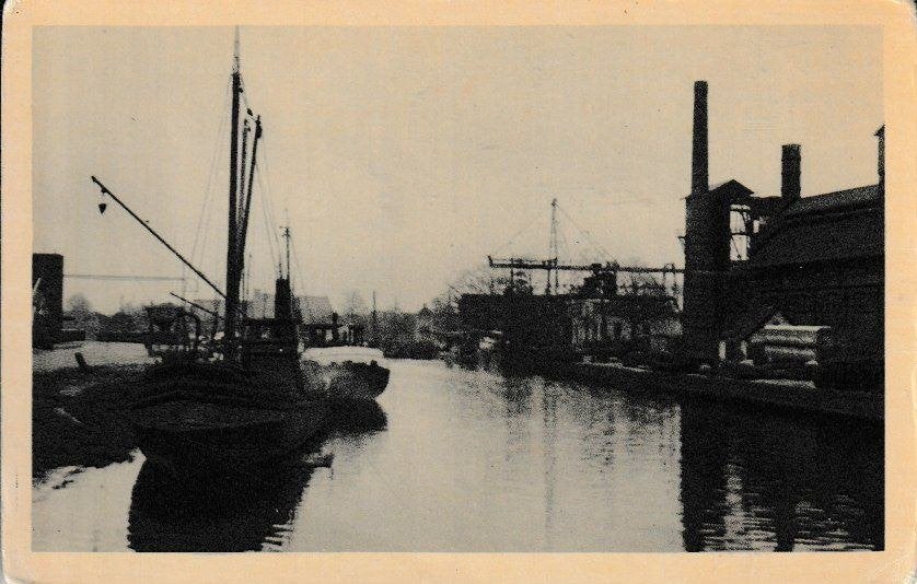 APELDOORN - KANAALGEZICHT met GASFABRIEK, Ophalen of Verzenden, 1940 tot 1960, Ongelopen, Gelderland
