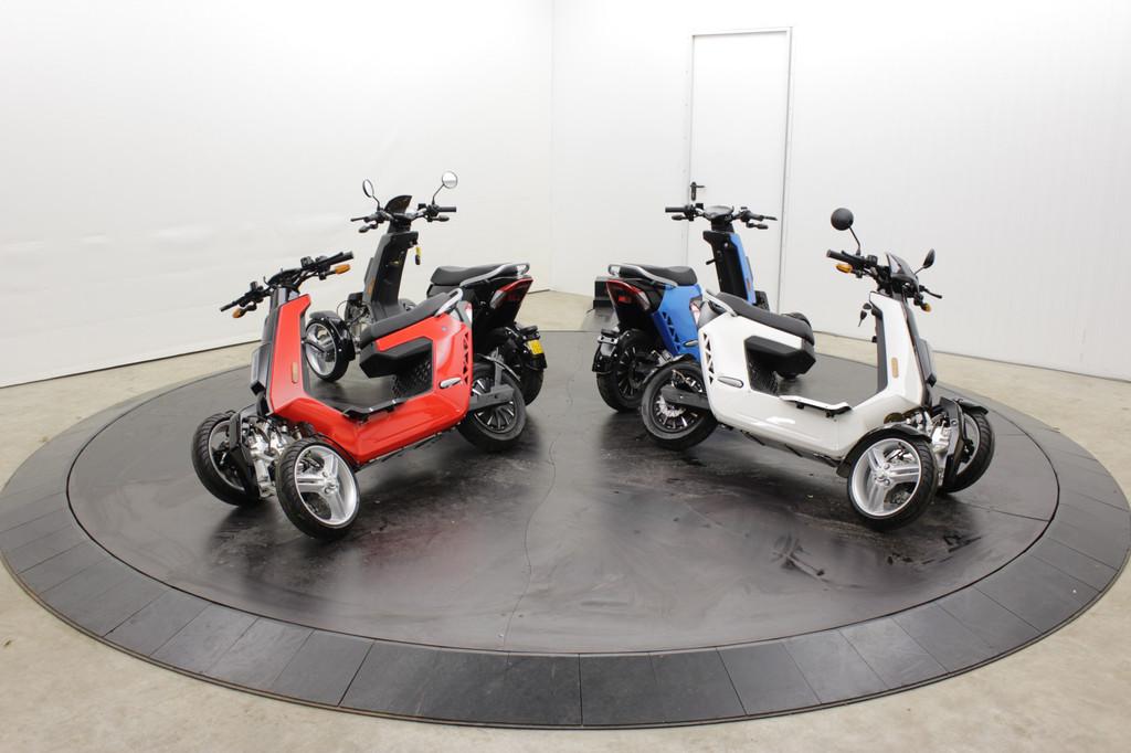 Move V28 45 2PK 90 km actieradius Geen Helm Plicht!, Gebruikt, Zwart, Zwart, 2 stoelen