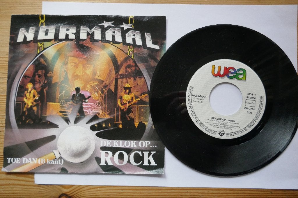 Single: Normaal – De Klok Op... Rock, Gebruikt, 7 inch, Ophalen of Verzenden, Levenslied of Smartlap