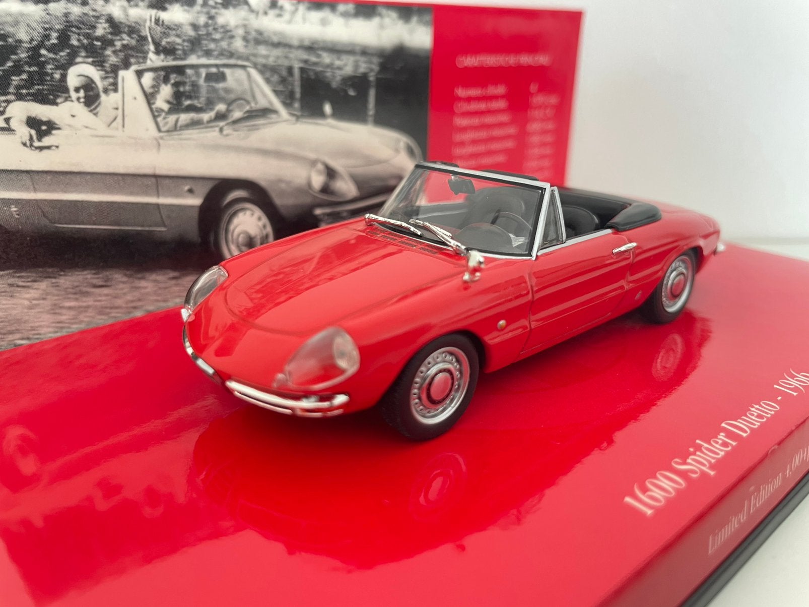 Minichamps Alfa Romeo 1600 Spider Duetto, Ophalen of Verzenden, Zo goed als nieuw, Auto, MiniChamps