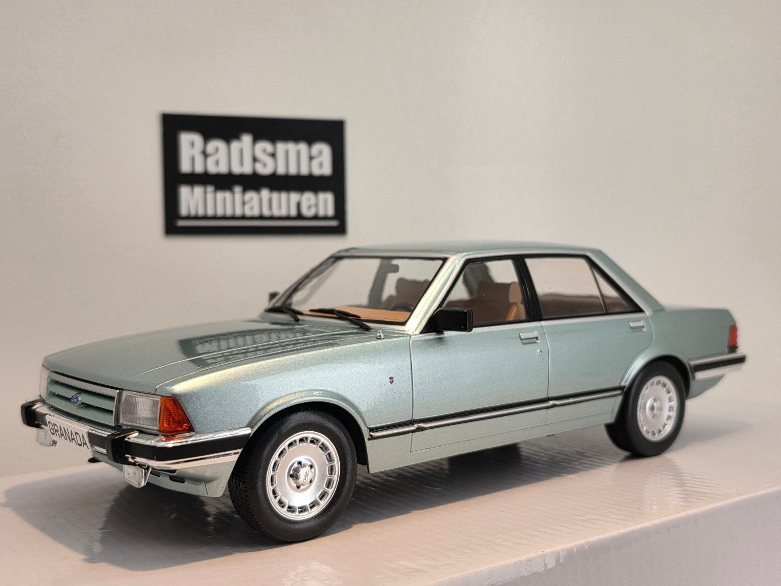 Ford Granada MK II 2.8 Ghia - 1982 - 1:18 ModelCarGroup, Hobby en Vrije tijd, Modelauto's | 1:18, MCG, Auto, Nieuw, Ophalen of Verzenden