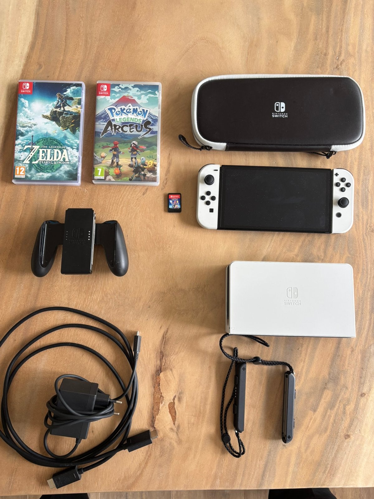 Nintendo Switch OLED | incl. Accessoires & 3 games, Spelcomputers en Games, Spelcomputers | Nintendo Switch, Ophalen, Zo goed als nieuw