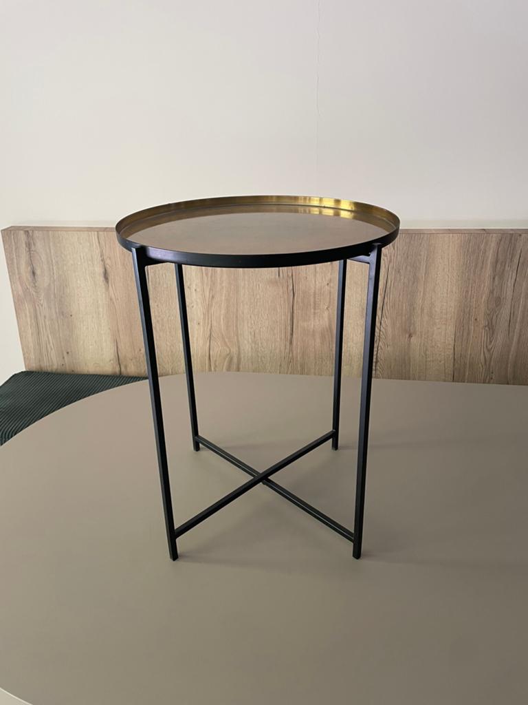 Bijzettafel in zwart met goud. Gekocht bij Karwei, Minder dan 55 cm, Metaal of Aluminium, Rond, Zo goed als nieuw