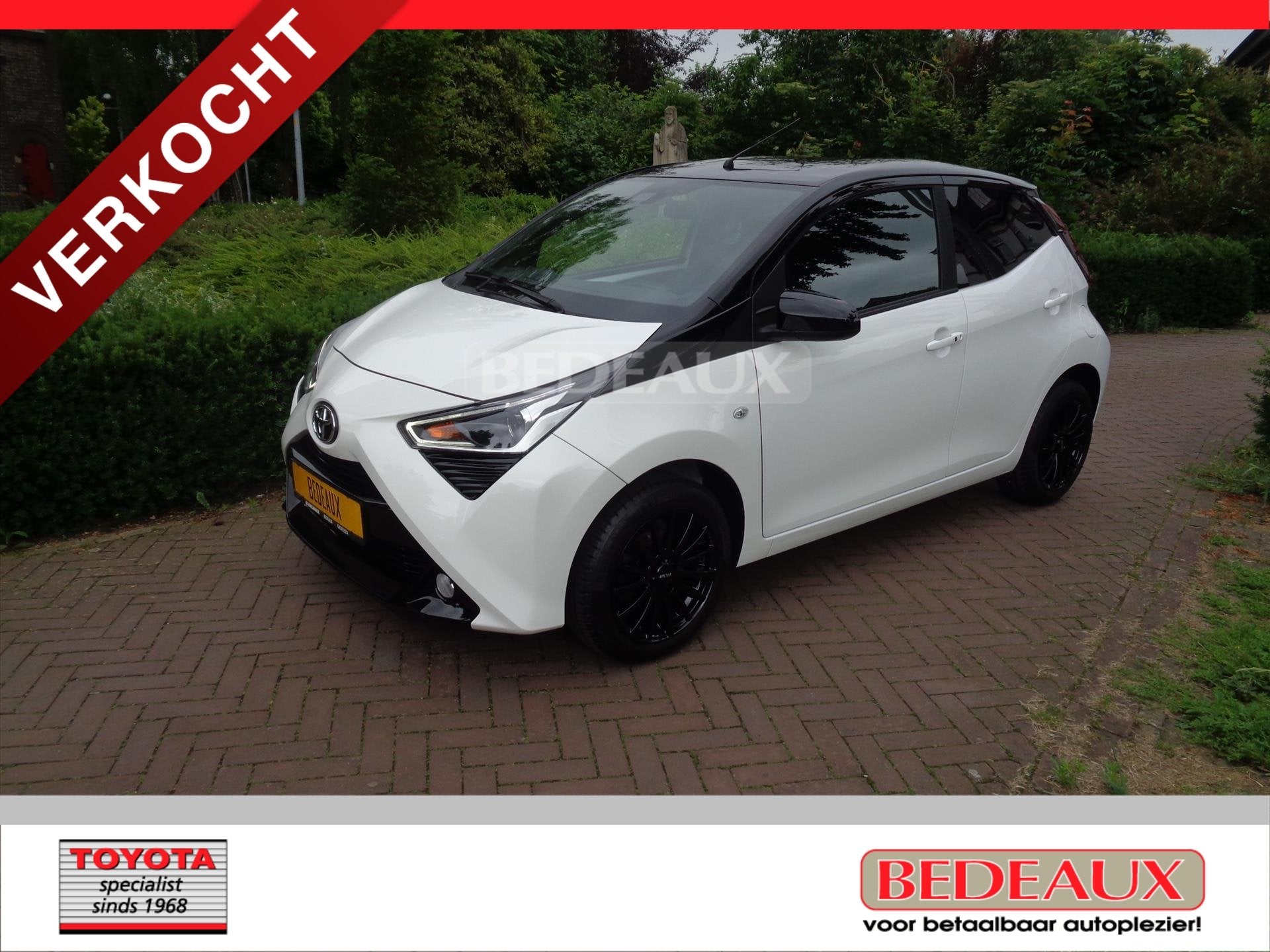 TOYOTA Aygo 1.0 VVT-i 72pk 5D x-clusiv Edition Blackwheels b, Auto's, Toyota, 12 maanden, Gebruikt, 4 stoelen, Leder en Stof