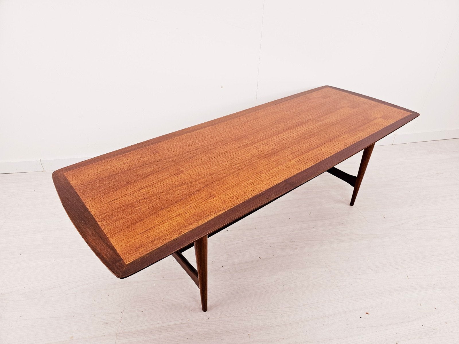Foto 19 van Vintage dressoirs, retro platenkasten, 1960's Deens design