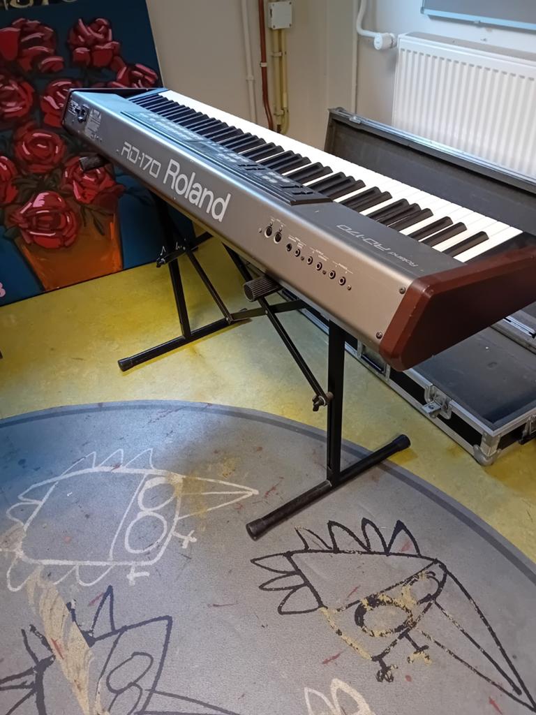 Te koop Roland RD170, Ophalen of Verzenden, Gebruikt, 61 toetsen, Roland