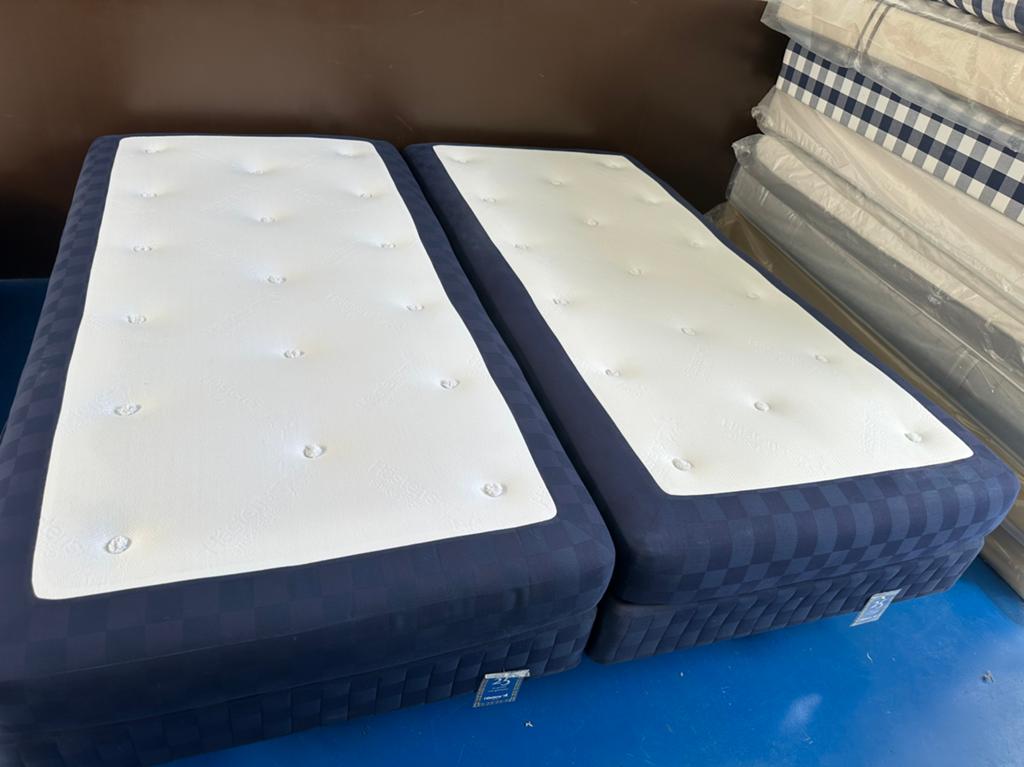 Gebruikte Hästens Boxspring 210x210 met fırm en medium matra, Ophalen of Verzenden