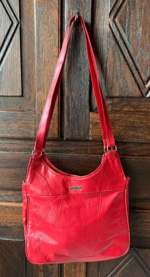 Rode handtas, schoudertas, damestas Stefano; 10 x 25 x 23 cm, Sieraden, Tassen en Uiterlijk, Tassen | Schoudertassen, Zo goed als nieuw