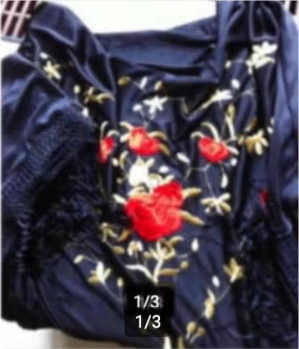 Dames omslagdoek zwart met bloemen., Ophalen of Verzenden, Zo goed als nieuw, Maat 46/48 (XL) of groter, Sjaal