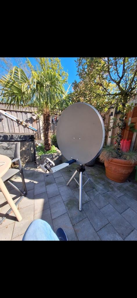 Satelliet schotel nieuw, Ophalen