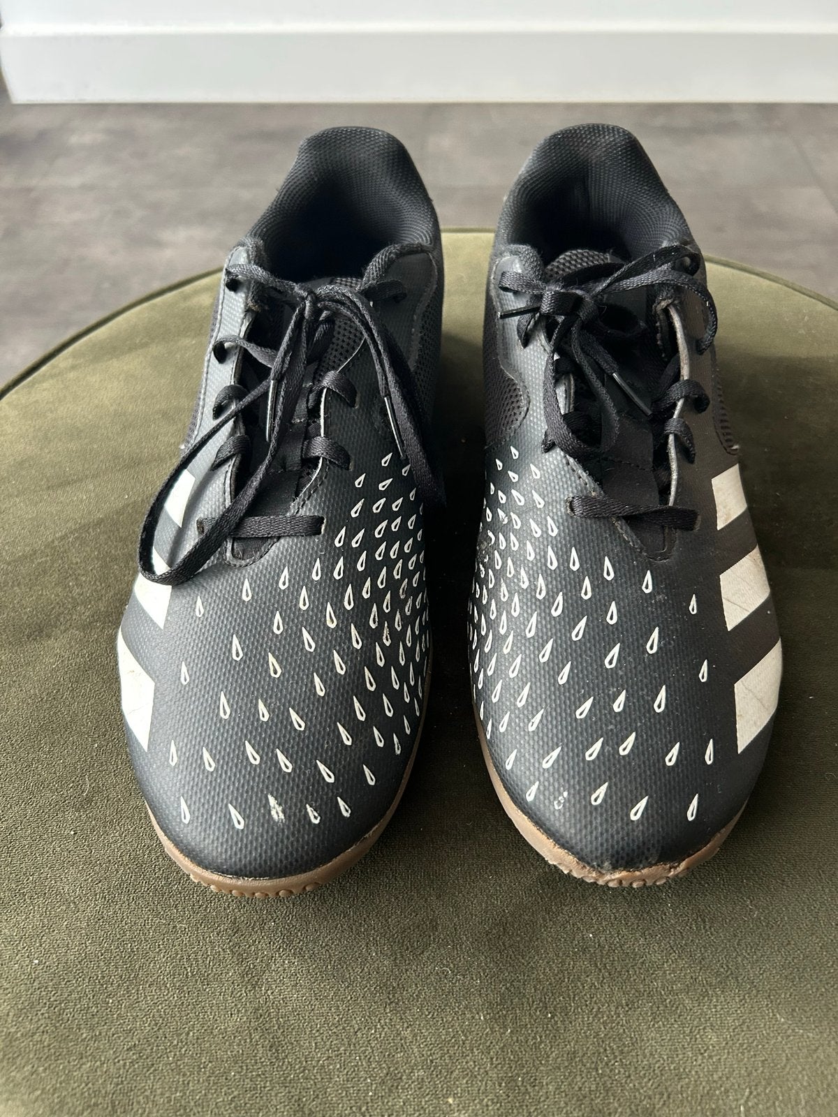 Adidas Predator zaalvoetbalschoenen - mt 45 1/3 ZGAN, Sport en Fitness, Maat XS of kleiner, Schoenen, Ophalen of Verzenden, Zo goed als nieuw