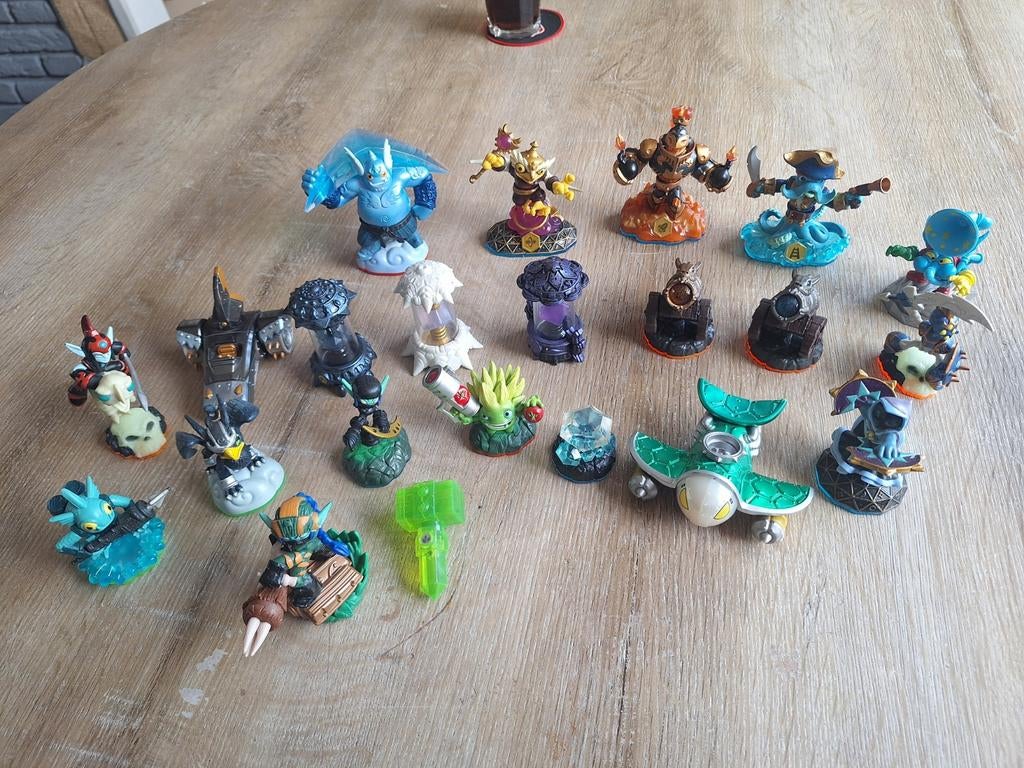 Skylanders Verschillende Figuren,Crystals etc!!!, Spelcomputers en Games, Spelcomputers | Overige Accessoires, Zo goed als nieuw