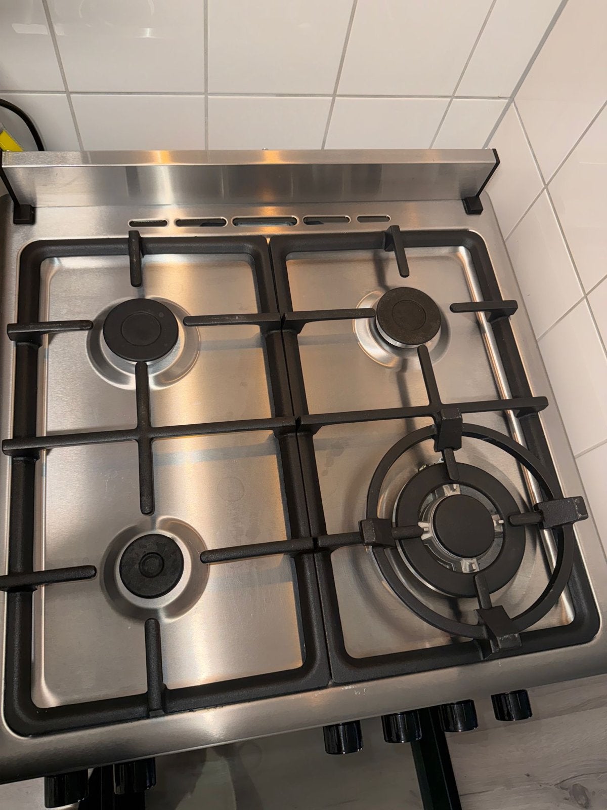 Koenic gasfornuis, zo goed als nieuw, recent gekocht, Witgoed en Apparatuur, Ophalen, 4 kookzones, Zo goed als nieuw, Gas
