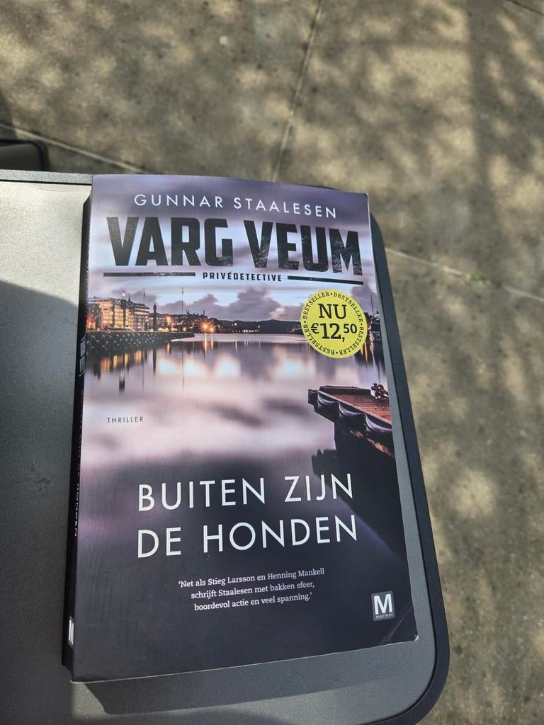 Gunnar Staalesen - Buiten zijn de honden, Boeken, Ophalen of Verzenden, Gelezen, Gunnar Staalesen