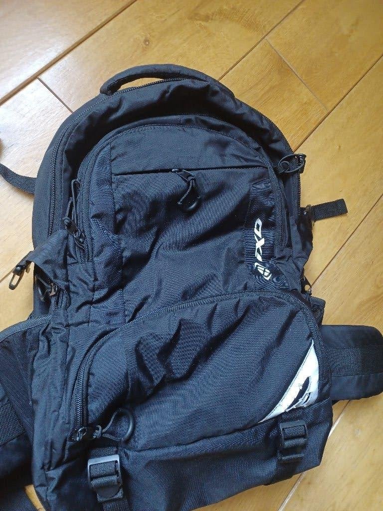 IXON rugtas, Sieraden, Tassen en Uiterlijk, Tassen | Rugtassen, Overige merken, Ophalen of Verzenden, Zo goed als nieuw, Trekking