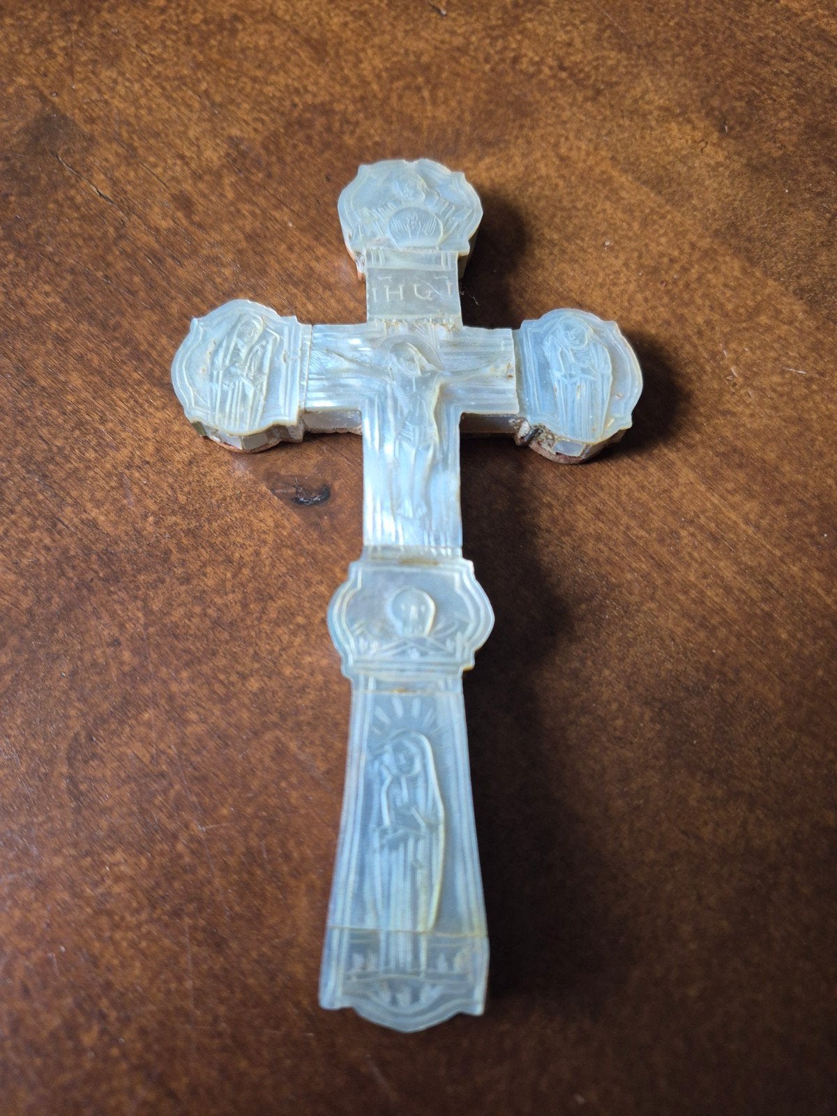 Antieke Crucifix 19de eeuw Parelmoer en olijfhout., Verzamelen, Ophalen of Verzenden, Gebruikt, Christendom | Katholiek