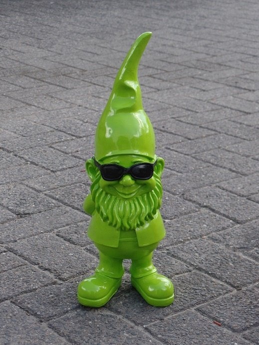 Tuinkabouter groen met zwarte zonnebril, Ophalen of Verzenden, Nieuw, Kunststof, Tuinkabouter