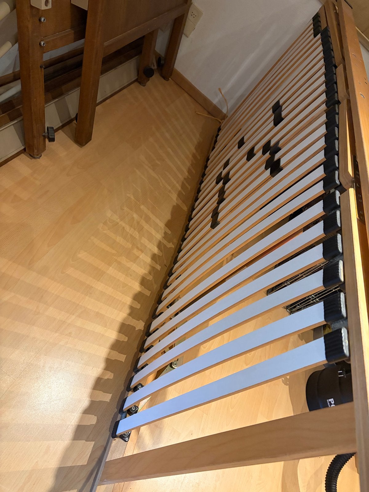 Elektronisch Verstelbaar bed met lattenbodem 90x200 cm, Ophalen, 90 cm, Eenpersoons, Bruin