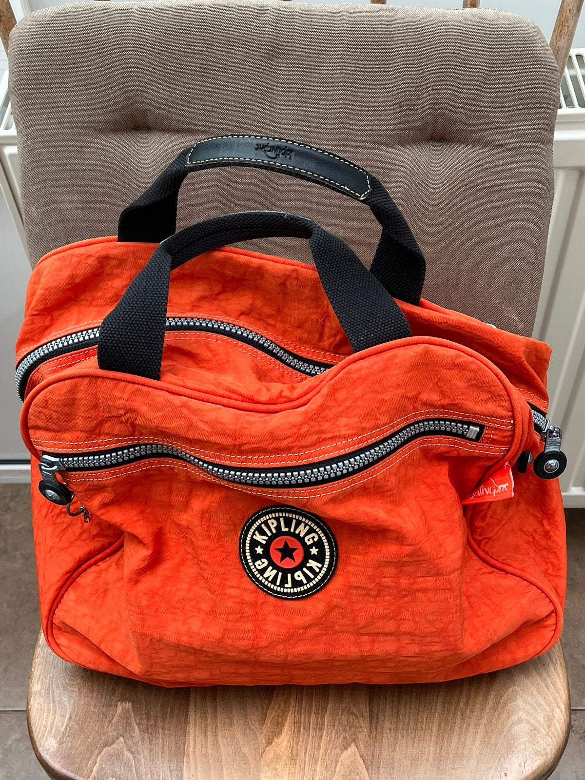 Kipling oranje schoudertas (laptop), schoon, ritsen 100%, Sieraden, Tassen en Uiterlijk, Tassen | Schoudertassen, Ophalen of Verzenden