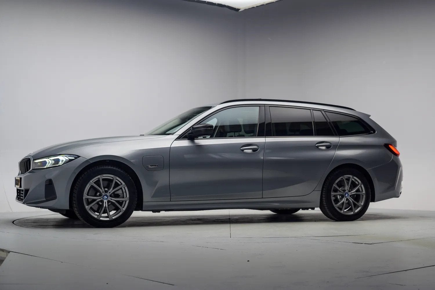 BMW 3 Serie Touring 330e High Executive Sport [ Panorama Led, Auto's, Automaat, 1998 cc, 1800 kg, Gebruikt