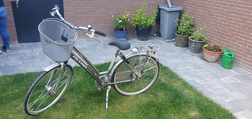 Altra damesfiets met mand, Ophalen
