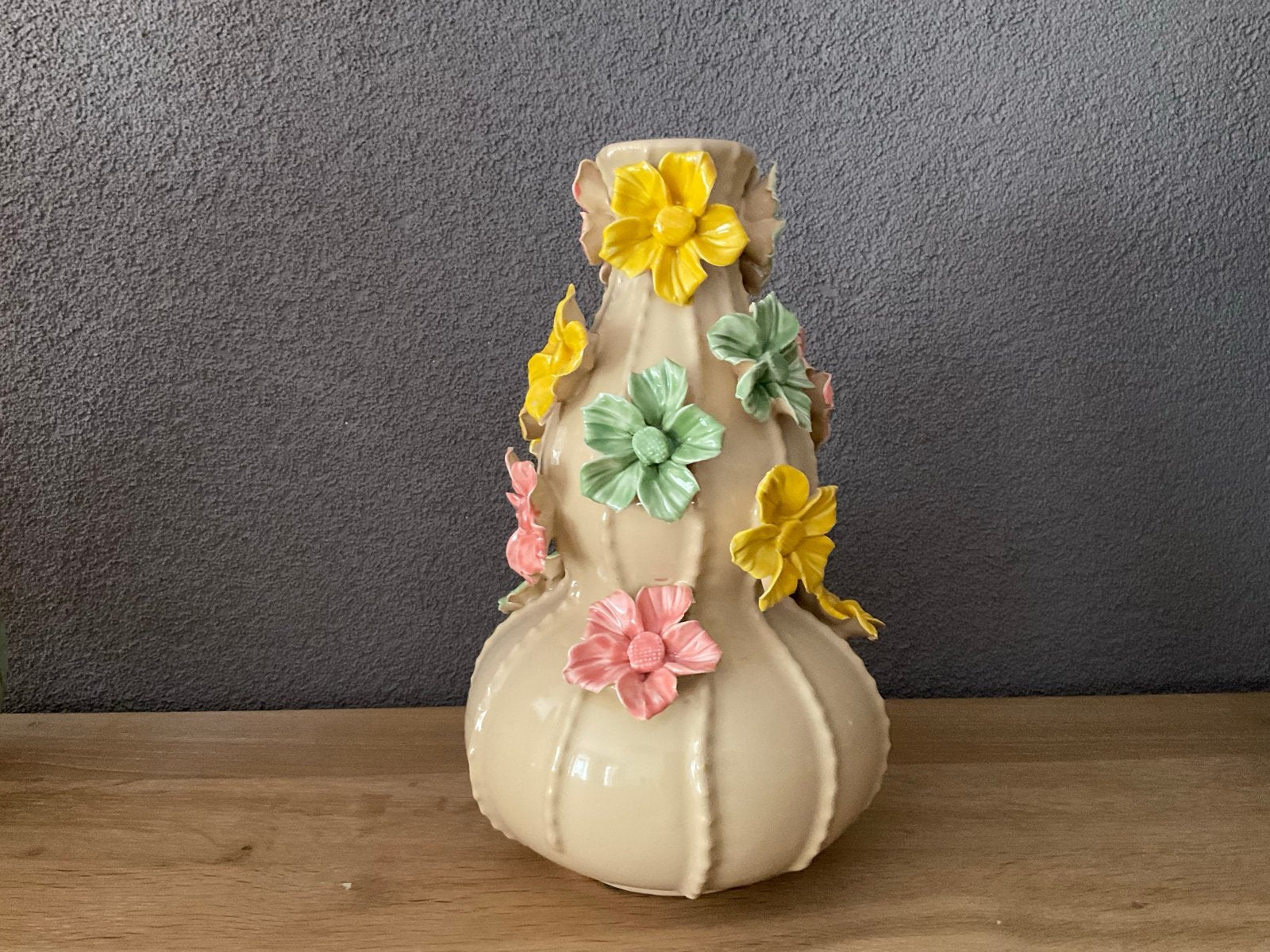 Daan Kromhout Bloemen Vaas 33 cm Hoog - Nieuwstaat, Ophalen of Verzenden, Zo goed als nieuw, Steen/keramiek, Meerkleurig