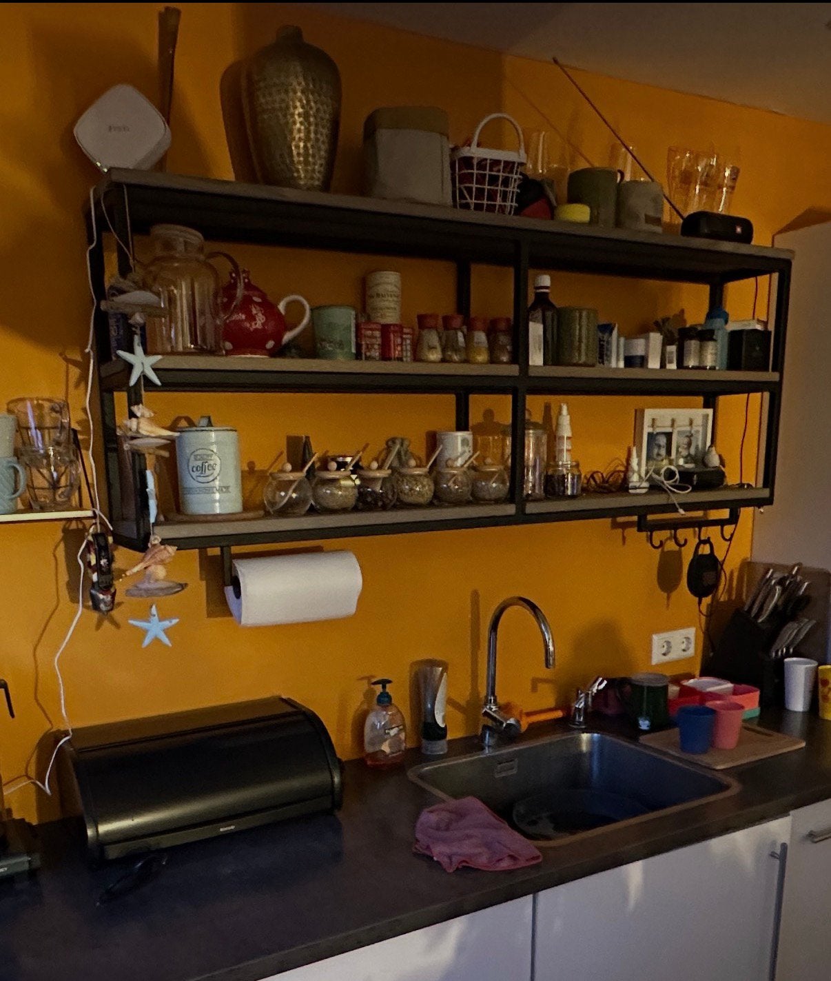 Wandrek keukenrek staal haakjes keukenrol houder, Huis en Inrichting, Ophalen of Verzenden, Zo goed als nieuw