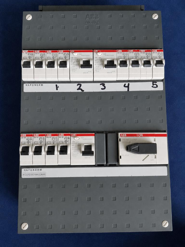 ABB Busboard Kast 3 fase 12 Groepen 3 Aardlekschakelaars + H, Ophalen of Verzenden, Zo goed als nieuw