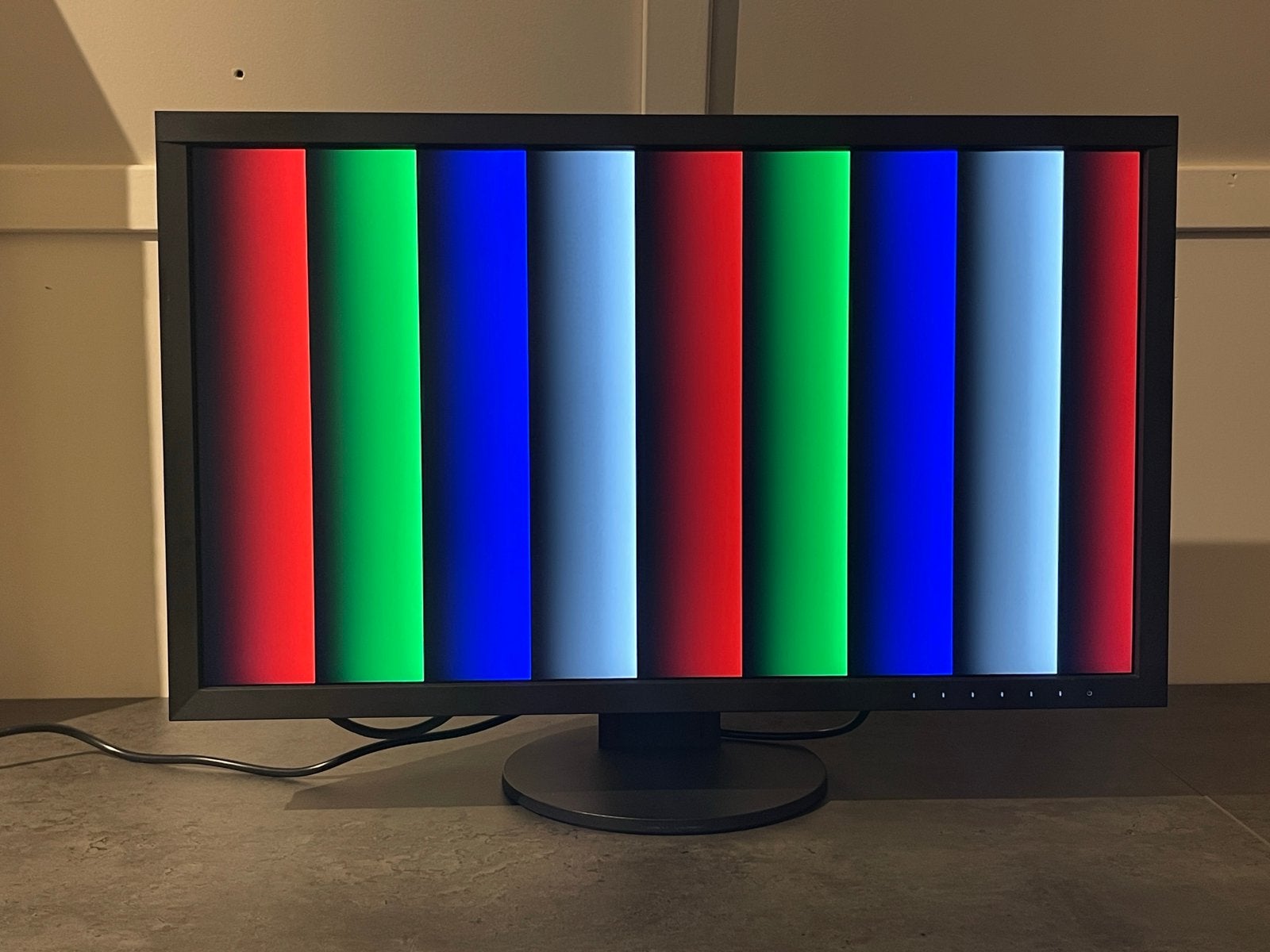Foto 5 van EIZO ColorEdge CS2740 27 inch 4K monitor GEKALIBREERD