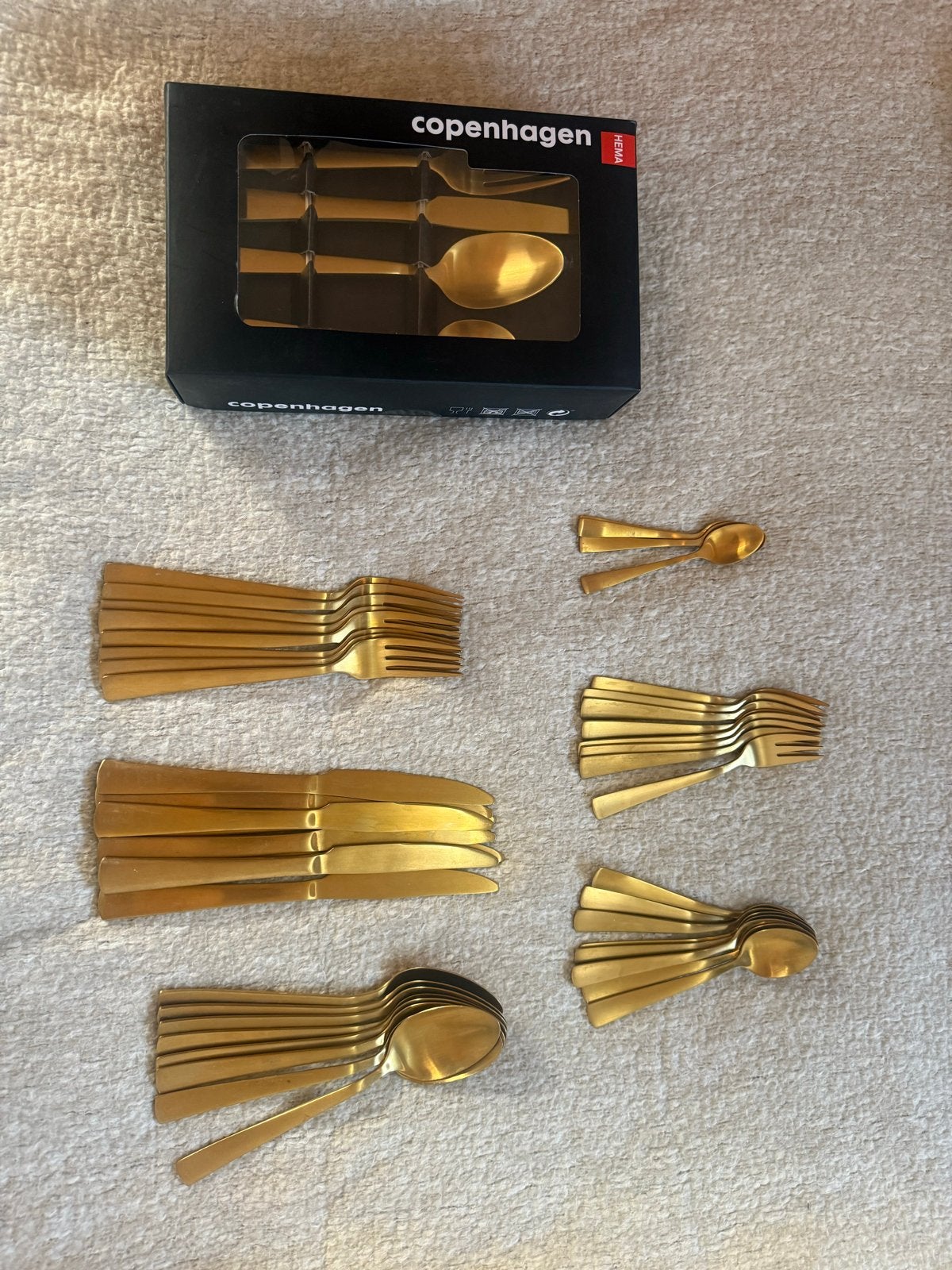 Gouden bestekset HEMA Copenhagen + extra losse delen, Bestekset, Overige typen, Ophalen of Verzenden, Zo goed als nieuw